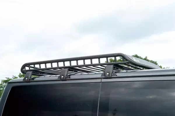 「ハイエースの積載性と乗り心地をアップさせるショウワガレージの2アイテム｜A-Xルーフラック／大容量ソフトバンプラバー｜」の画像