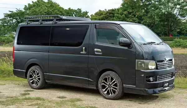 ハイエースの積載性と乗り心地をアップさせるショウワガレージの2アイテム｜A-Xルーフラック／大容量ソフトバンプラバー｜