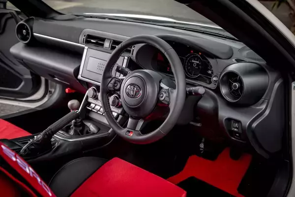 「BBS×SARD「GR86」が魅せる！カスタム車との超絶マッチング」の画像