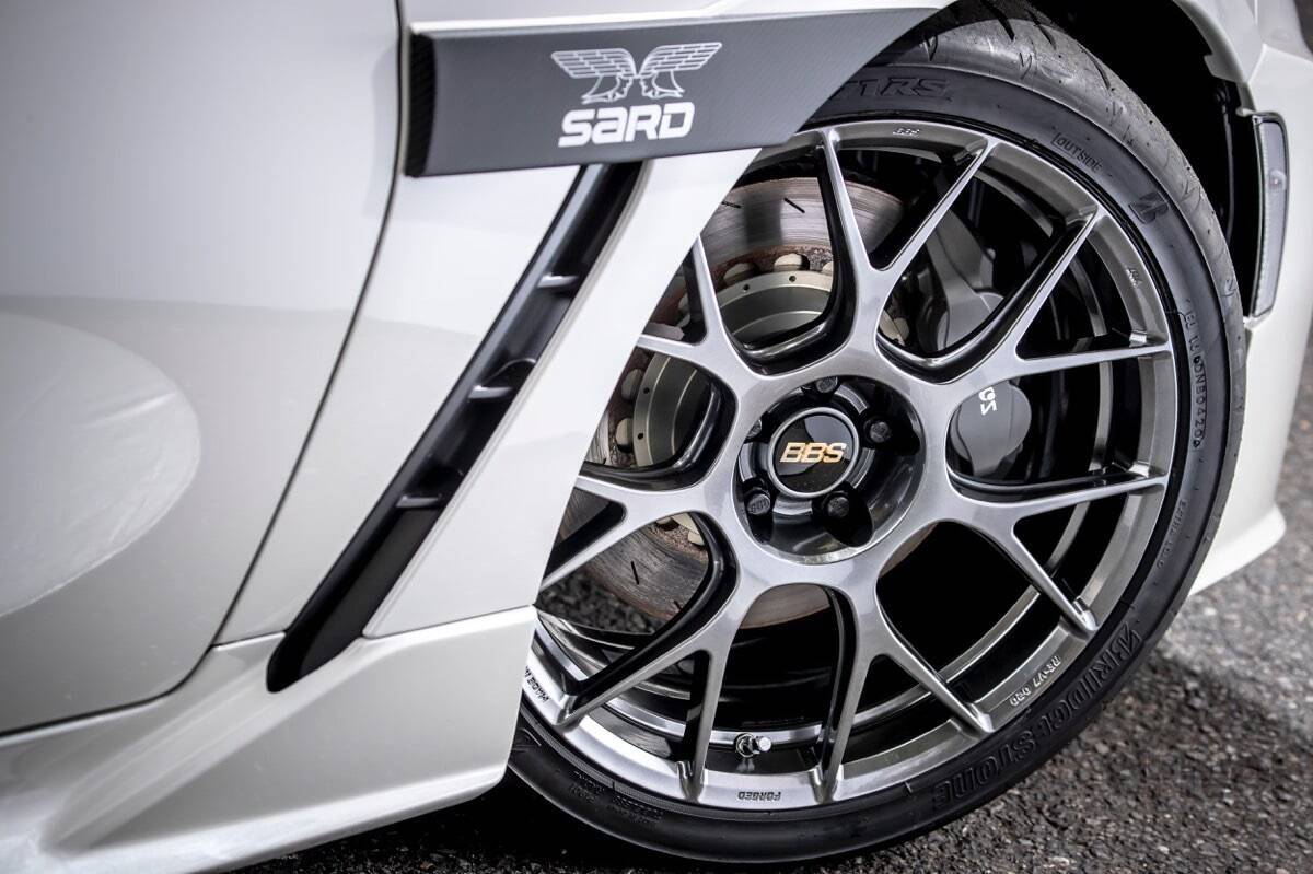 BBS×SARD「GR86」が魅せる！カスタム車との超絶マッチング
