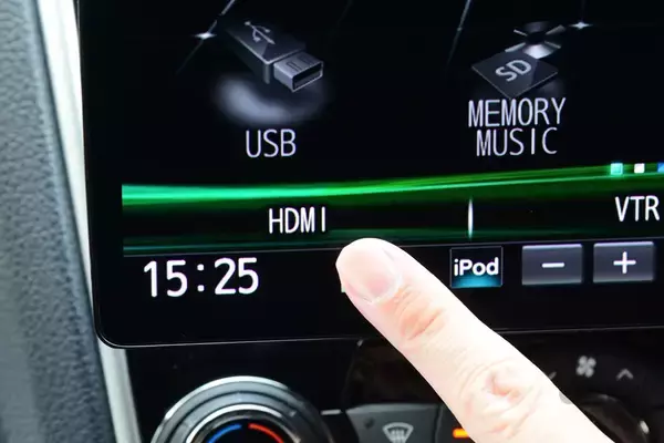 「パナソニック最新カーナビ「ストラーダ F1Xプレミアム10 CN-F1X10BLD」を使ってみたら……｜iPhoneと接続してエンタメを楽しむ！編｜」の画像