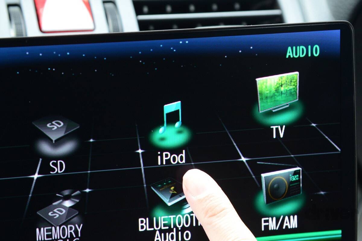 パナソニック最新カーナビ「ストラーダ F1Xプレミアム10 CN-F1X10BLD」を使ってみたら……｜iPhoneと接続してエンタメを楽しむ！編｜