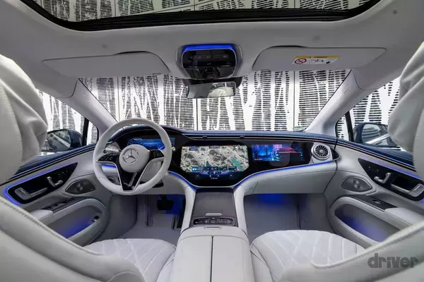 「【航続距離780km！】メルセデス・ベンツの最高峰EV「EQS」に乗ってわかった、驚愕の内容とは!?」の画像