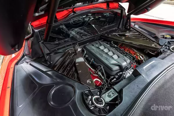 「【V8サウンド健在！】FR→ミッドシップへと進化した新型コルベットは、なにが変わったのか？【輸入車ニューモデル試乗】」の画像