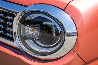 現行スズキ車で7台目の丸目ヘッドライト！　なぜ採用？　スズキ新型ワゴンRスマイル