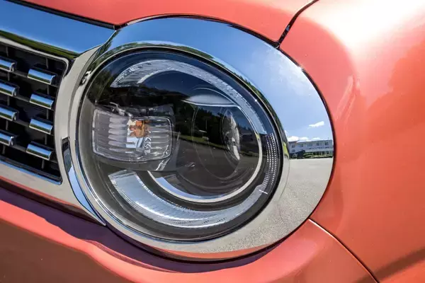 現行スズキ車で7台目の丸目ヘッドライト！　なぜ採用？　スズキ新型ワゴンRスマイル