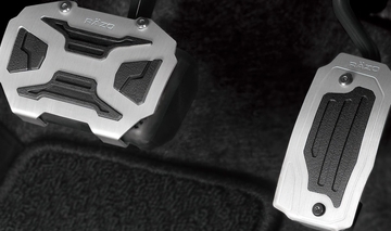 カーメイト「RAZO」からコンパクトSUVの雰囲気を盛り上げる「クロスディションペダル」が発売