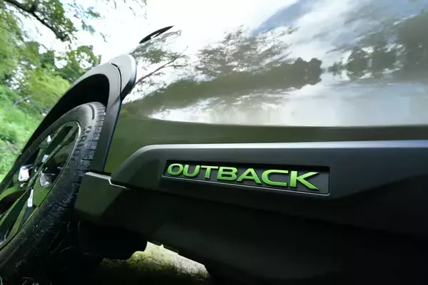なぜ「レガシィ」の冠を残した？　スバル新型レガシィ アウトバックへの疑問