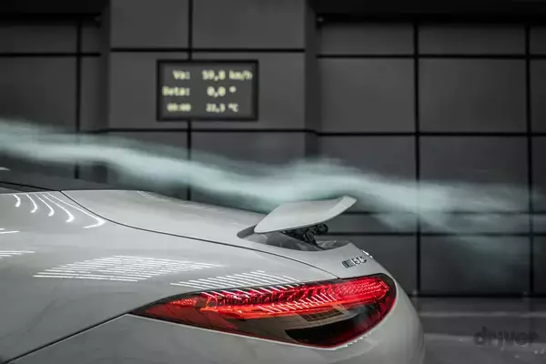 「【本国発表】メルセデス・ベンツのSLが約10年ぶりのフルモデルチェンジ！　メルセデスAMGがゼロから設計し、PHEV登場も間近か!?」の画像