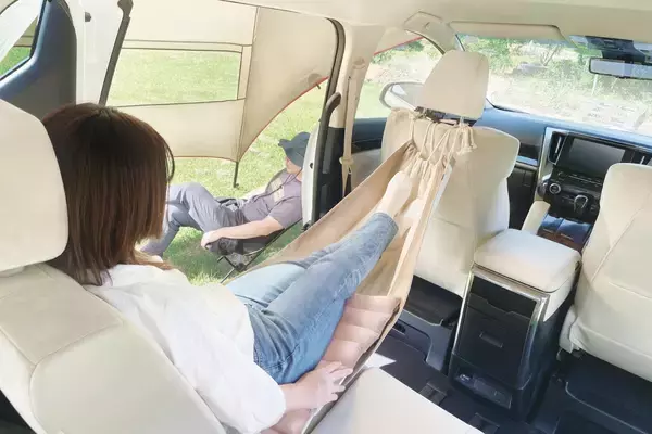 カーメイト、車内でゆら〜りと仮眠できるハンモックをMakuakeで先行販売