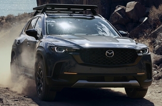 マツダ北米向けSUV、CX-50を世界初公開。魂動デザインにタフな機能をプラス