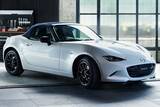 「マツダ、ロードスターに旋回姿勢制御技術KPCを新搭載。軽さにこだわる「990S」やエレガントで上質な特別仕様車も追加」の画像1