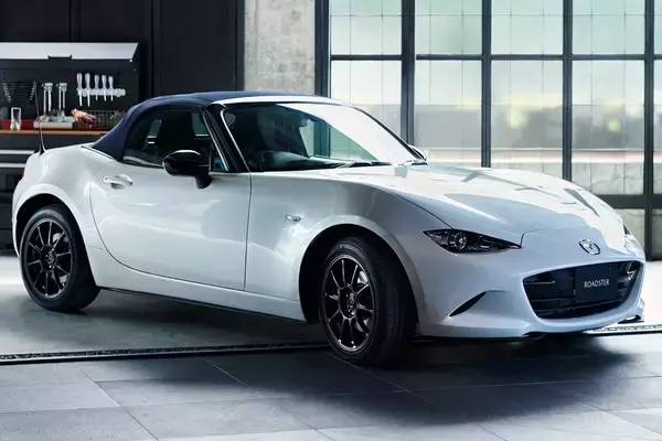 マツダ、ロードスターに旋回姿勢制御技術KPCを新搭載。軽さにこだわる「990S」やエレガントで上質な特別仕様車も追加