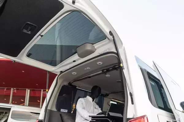 「日産リーフの再生バッテリーを搭載したスポーツカーも！　日産のはたらくクルマ10選」の画像