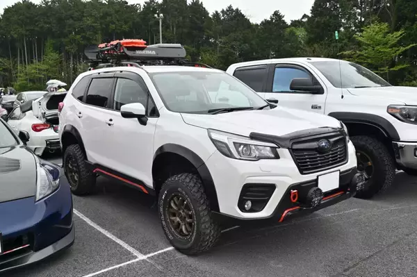 「レイズホイールカスタムのお手本…700台を超えるレイズユーザーが富士に集結！「2022 RAYS FAN MEETING」開催」の画像