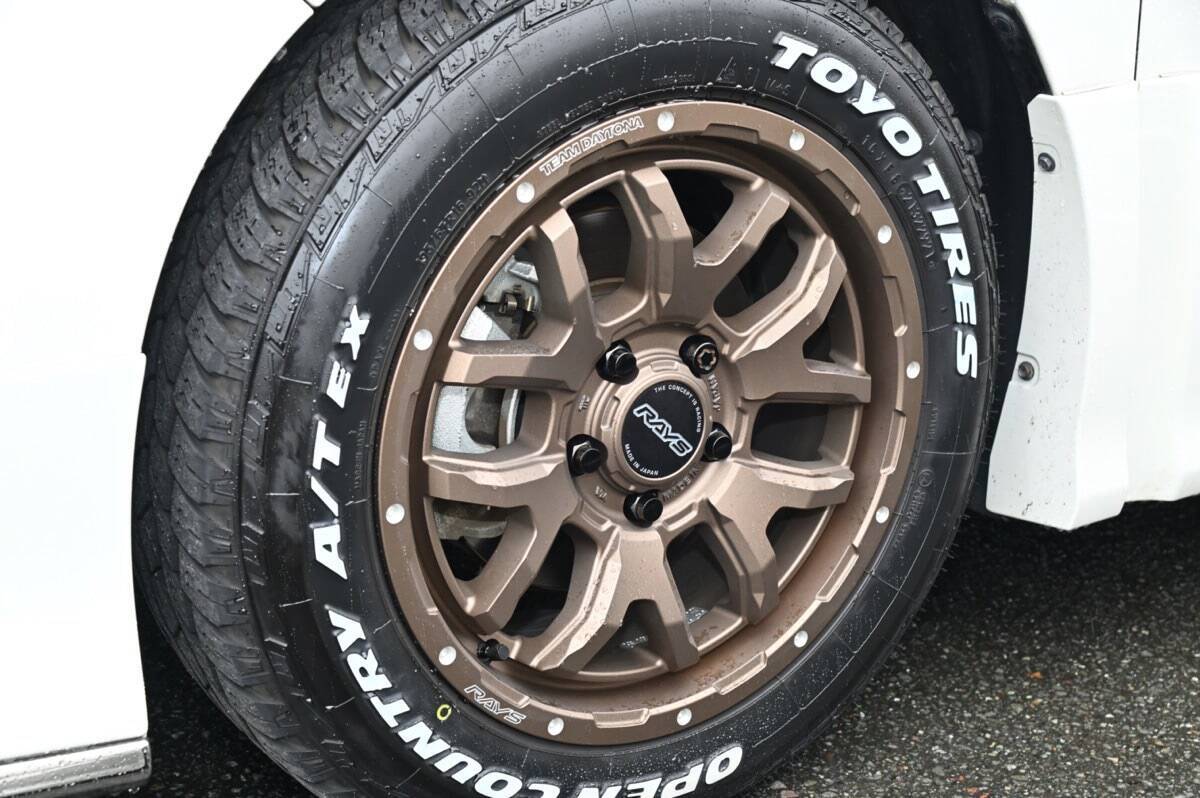 レイズホイールカスタムのお手本…700台を超えるレイズユーザーが富士に集結！「2022 RAYS FAN MEETING」開催