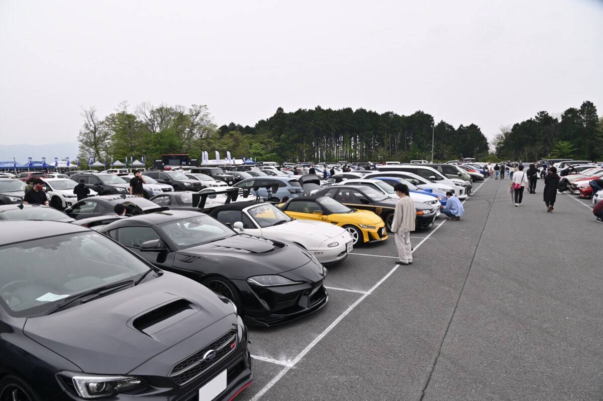 レイズホイールカスタムのお手本…700台を超えるレイズユーザーが富士に集結！「2022 RAYS FAN MEETING」開催