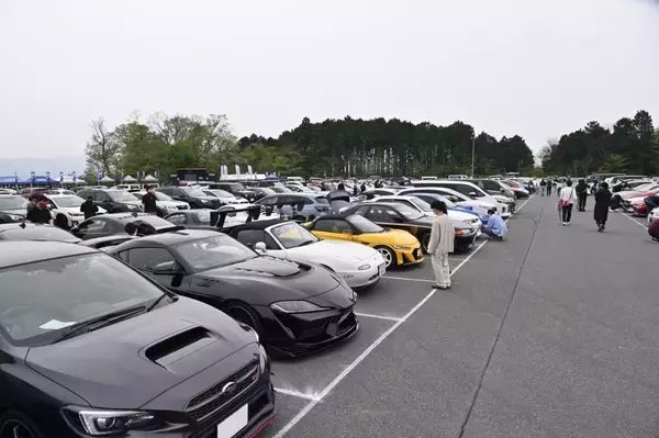 「レイズホイールカスタムのお手本…700台を超えるレイズユーザーが富士に集結！「2022 RAYS FAN MEETING」開催」の画像