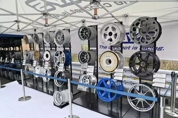 「レイズホイールカスタムのお手本…700台を超えるレイズユーザーが富士に集結！「2022 RAYS FAN MEETING」開催」の画像