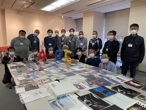 「ハエ」が写っちゃったカタログをゲット!?　日本最大級のクルマ「カタログ交歓会」に潜入