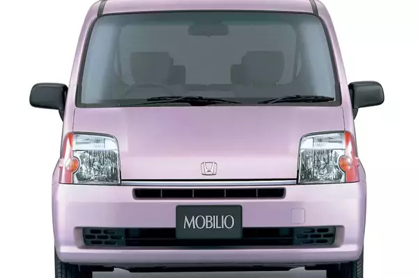 「路面電車になりたかったホンダ車？　カボチャの馬車をイメージしたトヨタ車!?「クルマらしくないデザイン5選」」の画像