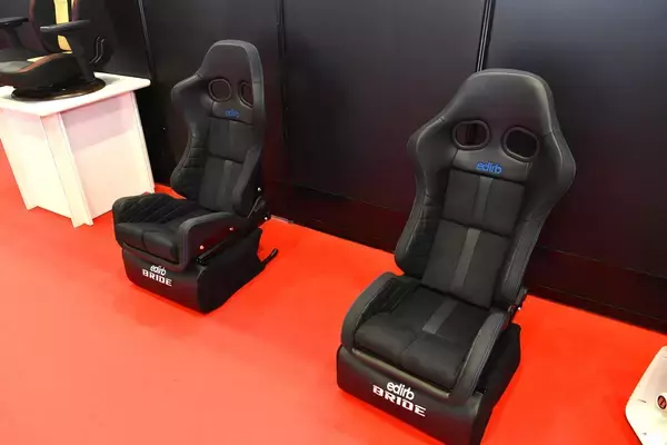 「ブリッドは2023年も全開！初音ミク仕様やリサイクル素材採用シートなど新製品が盛りだくさん｜東京オートサロン2023｜」の画像