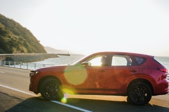 マツダ新型SUV「CX-60 PHEV」欧州正式発表…FRベースのラージ商品群第一弾がついに！