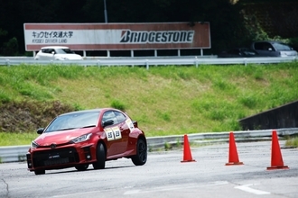 島下泰久がレンタルGRヤリスでジムカーナに参戦…なんと車両レンタル費用は1名・1大会につき4000円と破格の安さ！