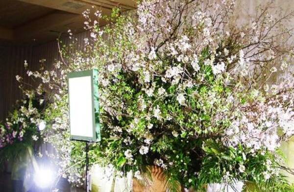 株式会社リベント 季節の花を自由にアレンジした空間デザイン 花葬儀 のオリジナル花祭壇 21年2月2日 エキサイトニュース
