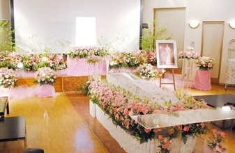 花祭壇の事例集｜5つの事例に見る“オリジナル”のお葬式