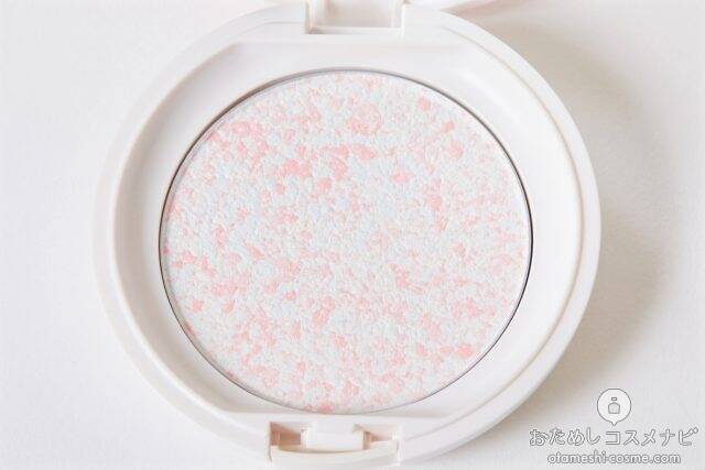 【春コスメ】乾燥知らずのふんわり透明肌になれる!限定プレストパウダー『アユーラ ブライトアップパウダー(プリズムトーン)』が登場