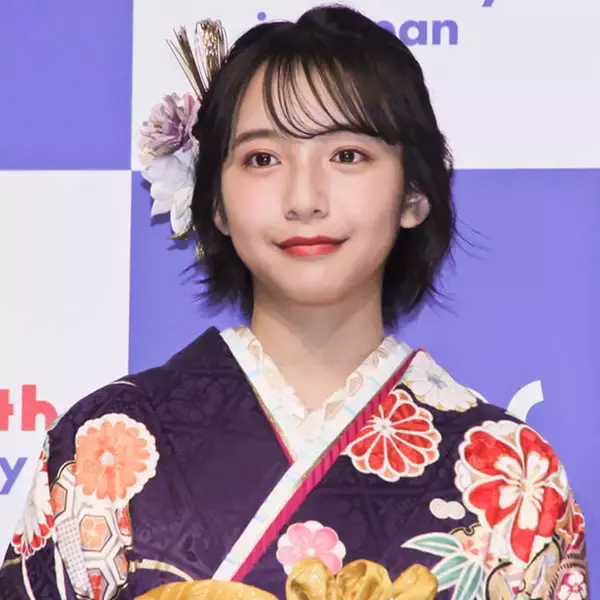 山之内すず、美肌際立つ接写SHOTをファン称賛「ドアップなのに肌綺麗…！」「可愛過ぎ」