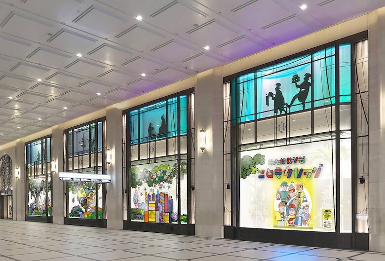 ロメロ・ブリットが来日　阪急うめだ本店で約120作品を展示、約80mの巨大ウィンドーもジャック