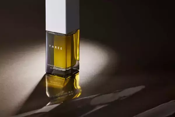 THREEから、オイル美容液「バランシング オーバーナイト オイルセラム SQ」が発売