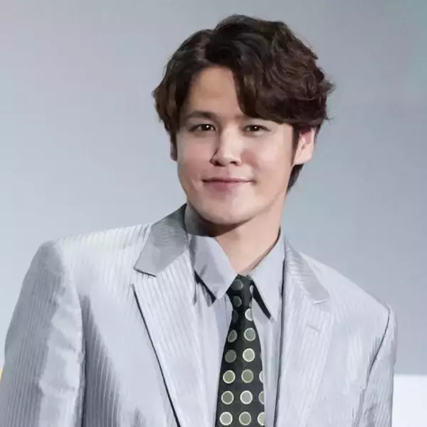 高橋文哉、宮野真守をバックハグ！“甘えん坊”SHOTにファン悶絶「かわいすぎる」「ギャップよき」