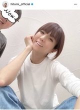 hitomi、母の顔を見せる“ほのぼの”SHOTに反響「自然体で可愛い」「お綺麗です」