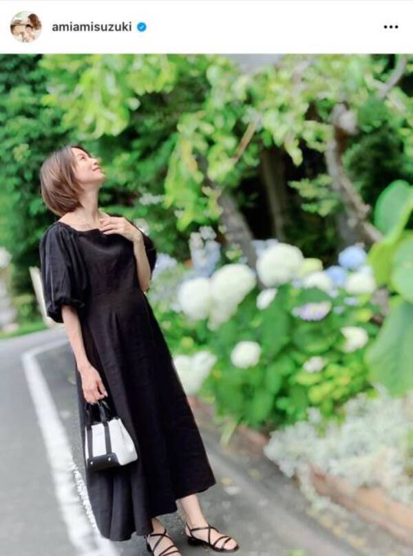 第3子妊娠中の鈴木亜美 ゆったりワンピ ペタンコサンダルの お出かけ コーデに反響 可愛い めちゃくちゃキレイ 22年6月15日 エキサイトニュース