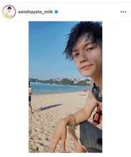 佐野勇斗、年越しタイ旅行でビーチを満喫する写真公開に「全てがかっこいい」「イケメンすぎる」の声