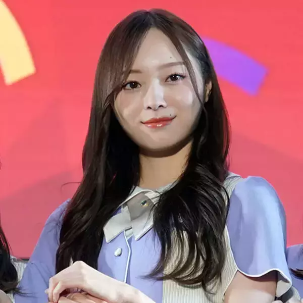 乃木坂46梅澤美波、ほっそり美脚あらわのミニスカSHOTに絶賛の声「全てが完璧」「脚が長すぎる」