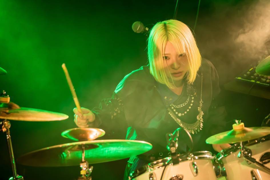 【独自コメント到着】Lonesome_Blue、浅草花劇場でワンマンライブ開催！キングレコードからの2ndフルアルバムリリースと4人目のメンバーとなる新ギタリスト加入をサプライズ発表