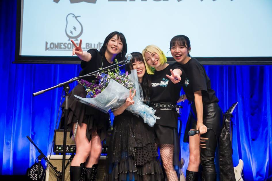 【独自コメント到着】Lonesome_Blue、浅草花劇場でワンマンライブ開催！キングレコードからの2ndフルアルバムリリースと4人目のメンバーとなる新ギタリスト加入をサプライズ発表