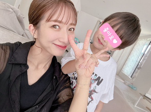 辻希美、三男が笑顔を見せる“ゆっくりマック時間”SHOT公開「ハッピーセットのオモチャが 欲しかった」