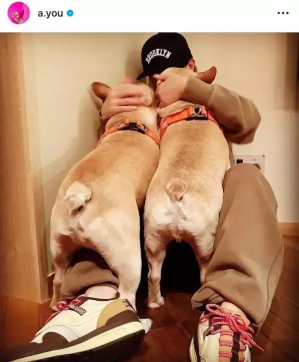 浜崎あゆみ、“家族写真”を公開！お揃いなスニーカーSHOTも披露