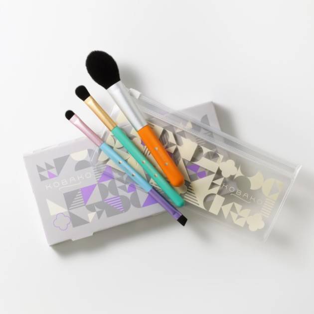 貝印のビューティーツールブランド「KOBAKO」から、限定コフレ「カラフル マイ メイクアップセット」が発売