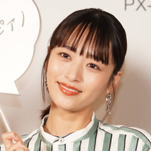 近藤千尋、娘2人の微笑ましい後ろ姿にファンほっこり「可愛すぎる」「姉妹愛がいつも素敵」