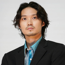 磯村勇斗、クールな表情を見せた30歳の誕生日SHOTに反響「魅力的な男性」「かっこいい」