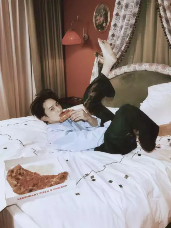 町田啓太、遊び心あふれる寝転びSHOTにドキッ！活動15周年のアニバーサリーフォトブック発売決定