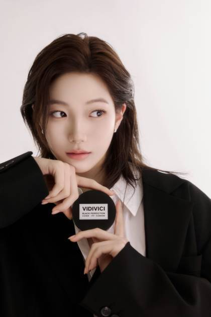 LE SSERAFIM・KAZUHAが語る“カメラ映え”メイクの秘訣「普段のスキンケアを大切に」