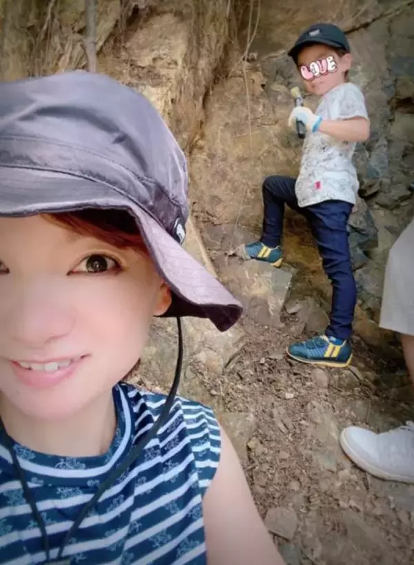 保田圭、息子と満喫した“化石発掘体験”SHOTを公開「めちゃくちゃ楽しかったようです」