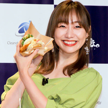 須田亜香里、ほっそり二の腕披露のキャミセットアップコーデに反響「めっちゃ似合ってます！！」「爽やか」